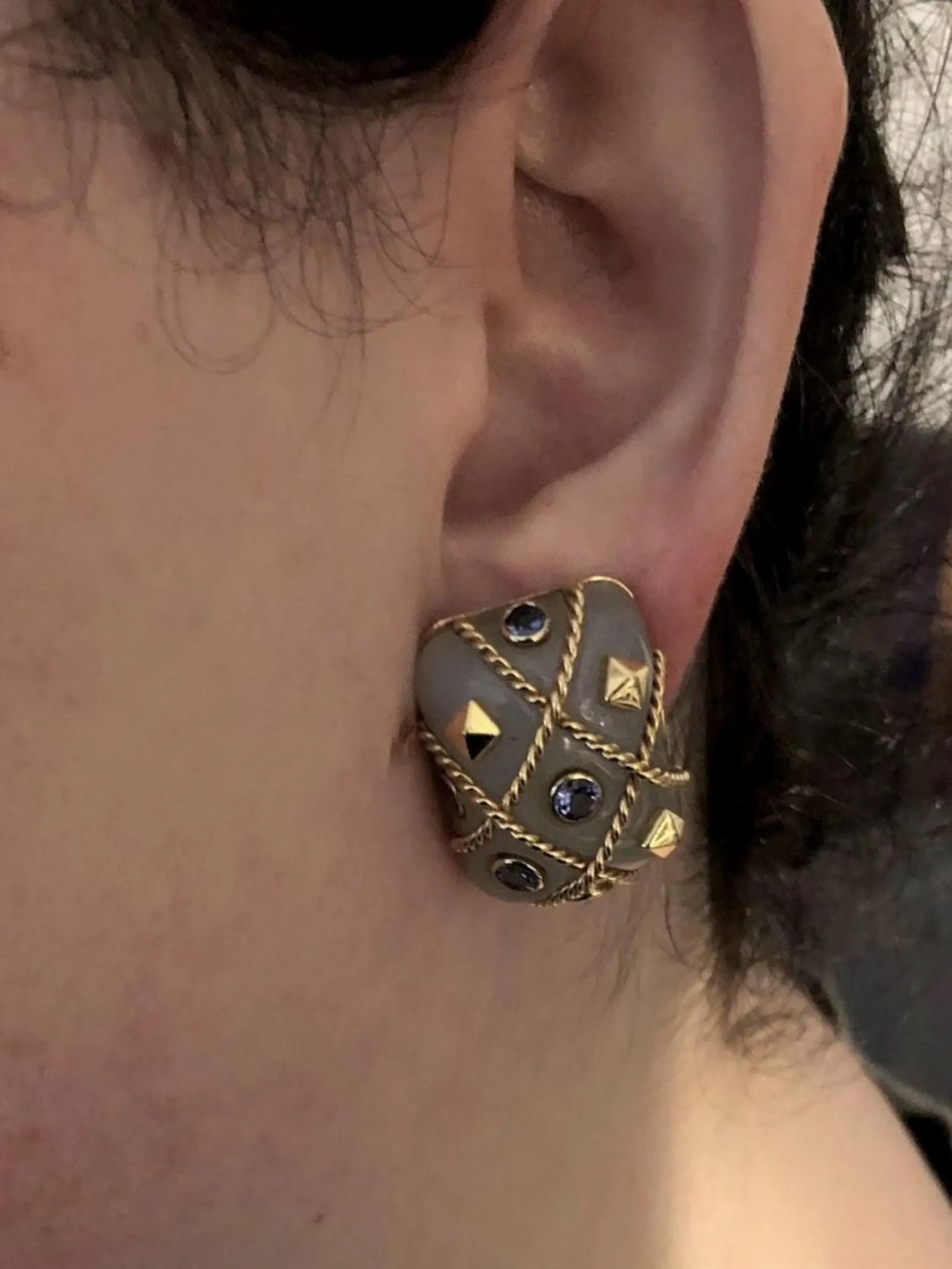 1980s Agate Sapphire 18 Karat Gold Cage Ear Clips
