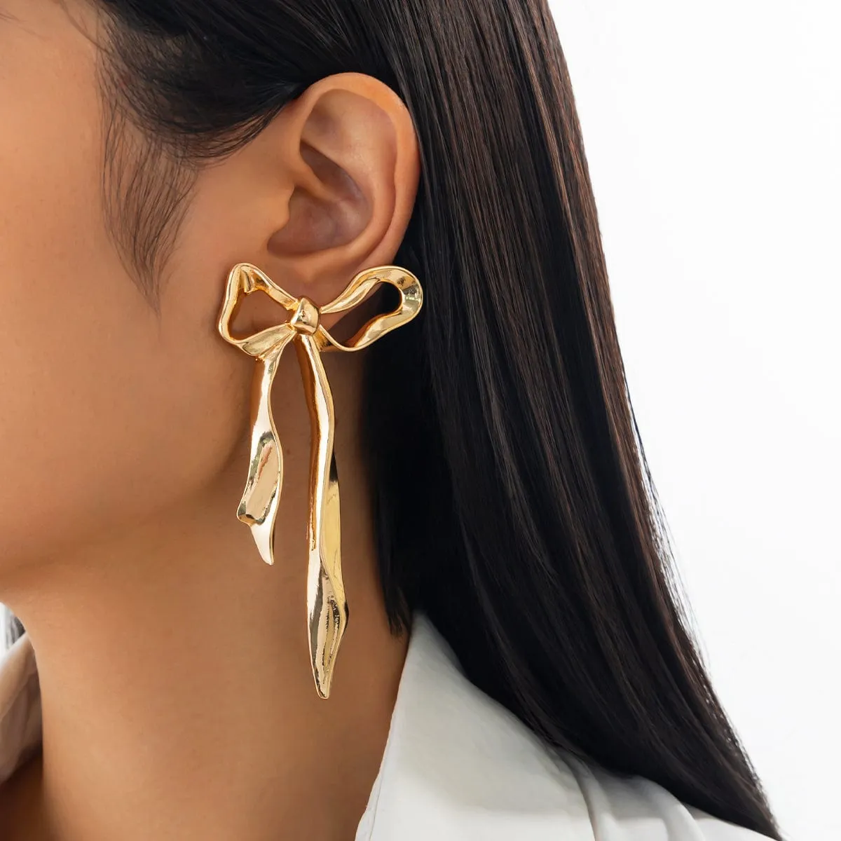 Chic Curved Ribbon Bowknot Stud Earrings