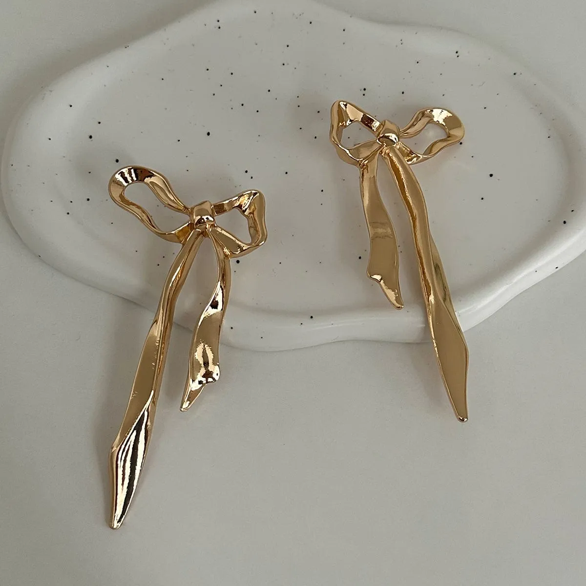Chic Curved Ribbon Bowknot Stud Earrings