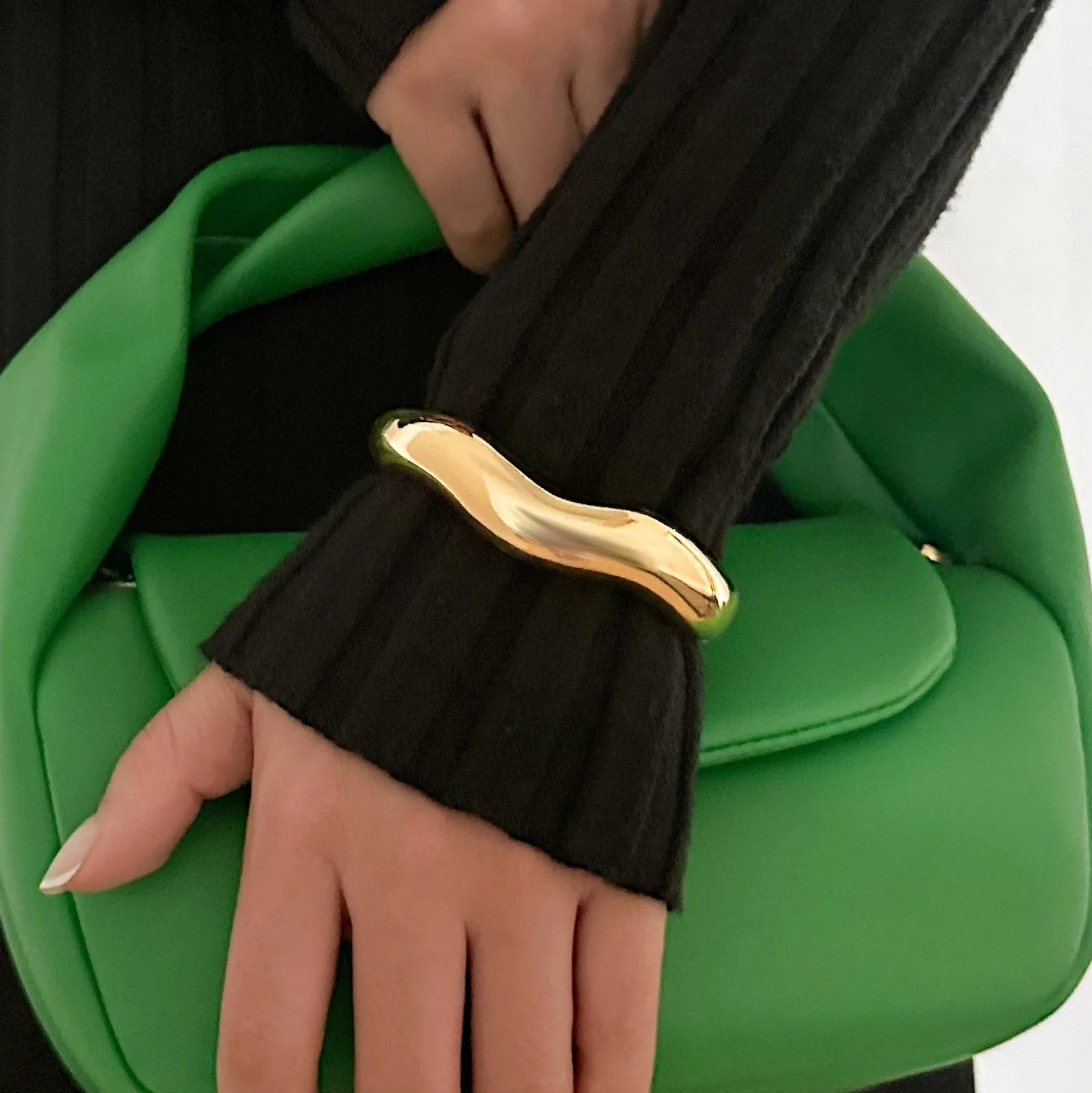Chic Gold Silver Tone Glossy Wave Bangle Bracelet