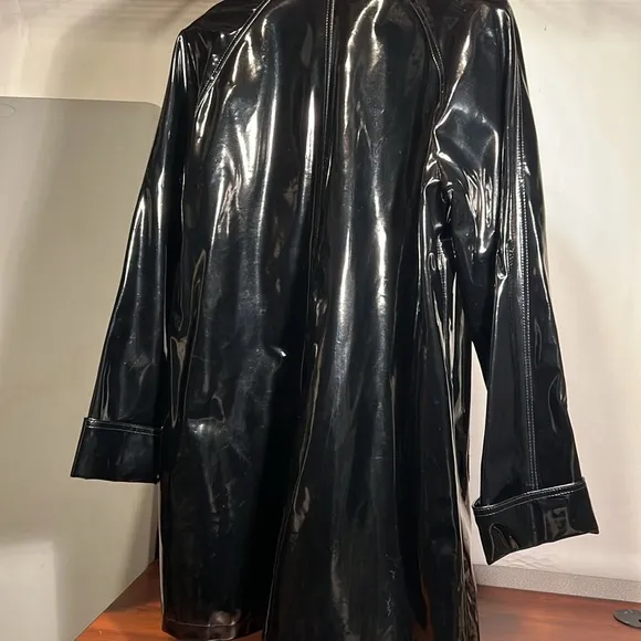 Dennis Basso, large, stylish true black patent raincoat EUC