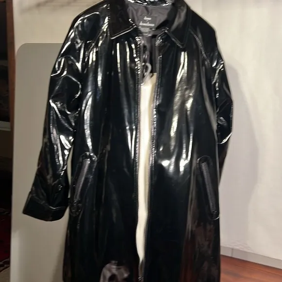 Dennis Basso, large, stylish true black patent raincoat EUC