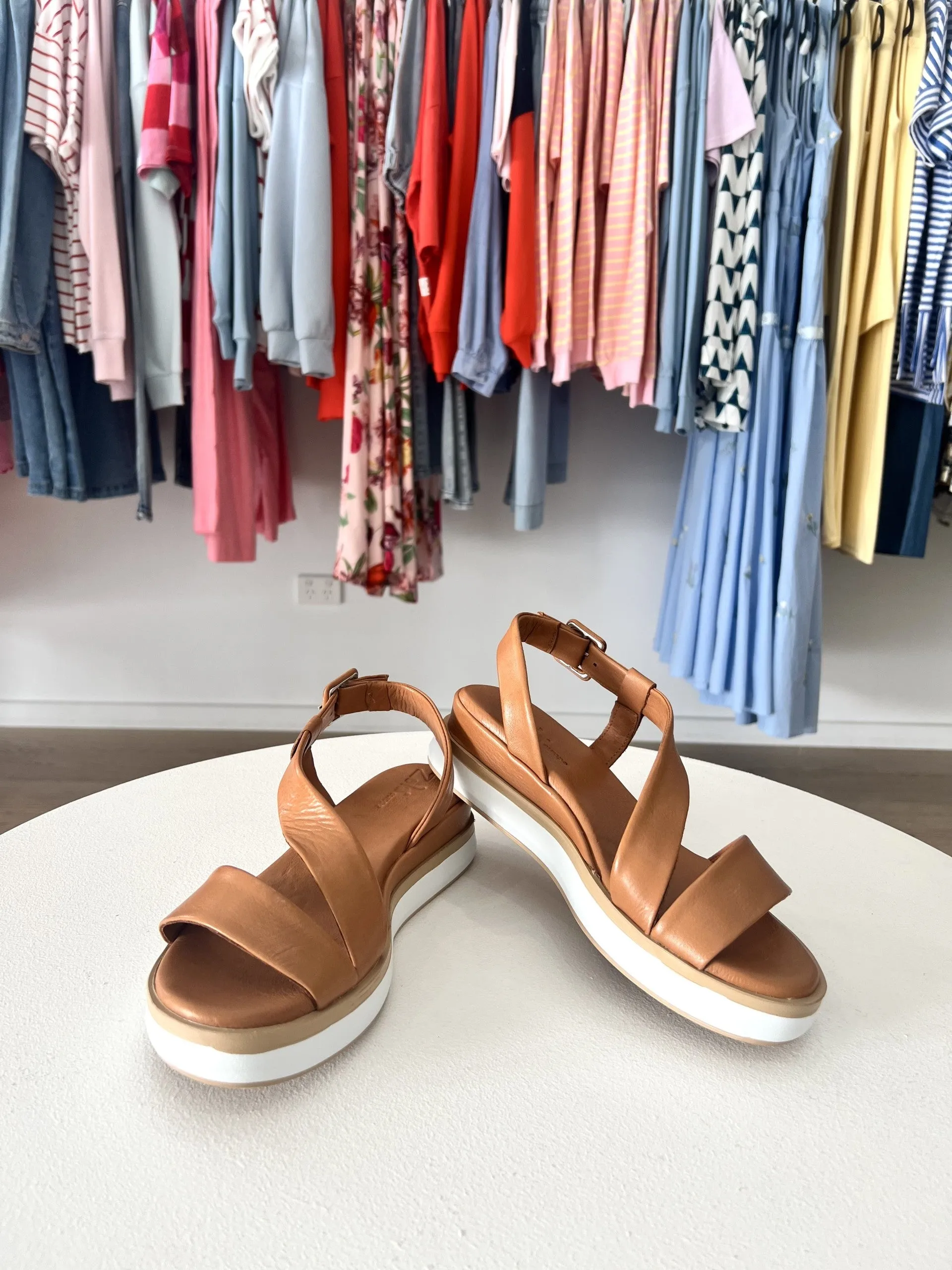 HULYA LEATHER SANDAL || TAN