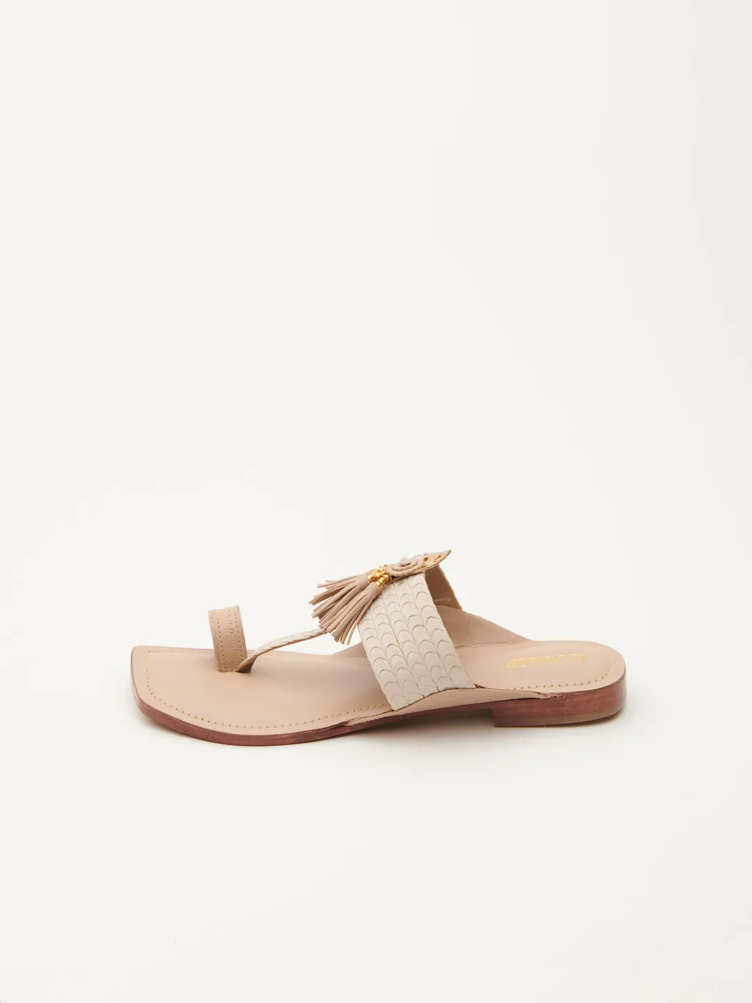INTERLACED TASSEL KOHLAPURI
