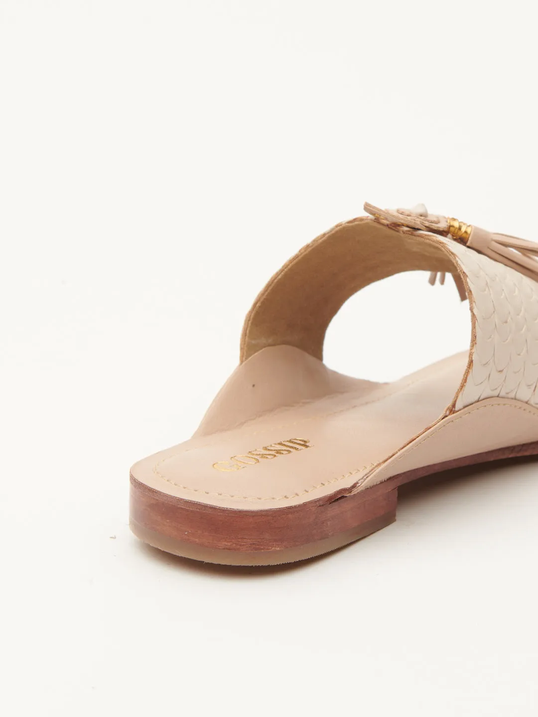 INTERLACED TASSEL KOHLAPURI