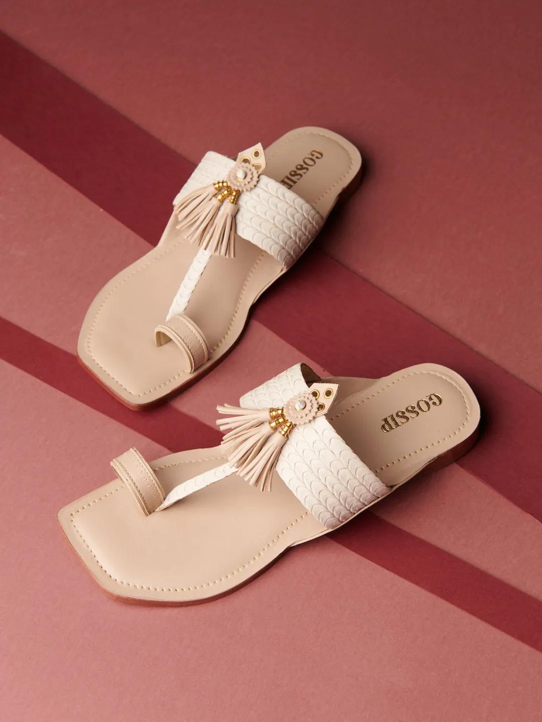 INTERLACED TASSEL KOHLAPURI
