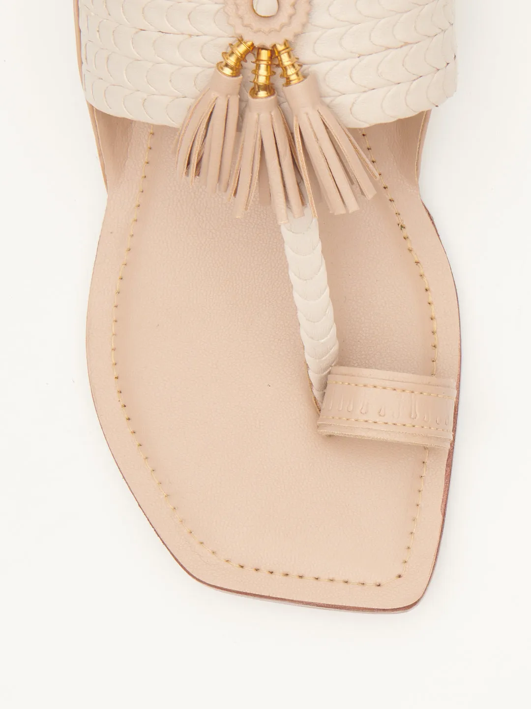 INTERLACED TASSEL KOHLAPURI