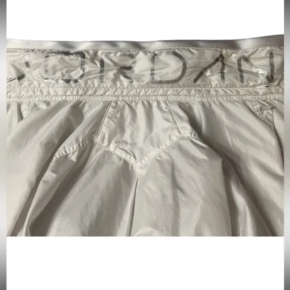 Jordan Sz M Women's White Windbreaker Jacket