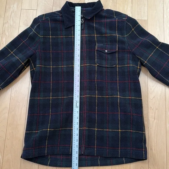 Lauren Ralph Lauren Stylish plaid fleece zip-up jacket with a classic design.