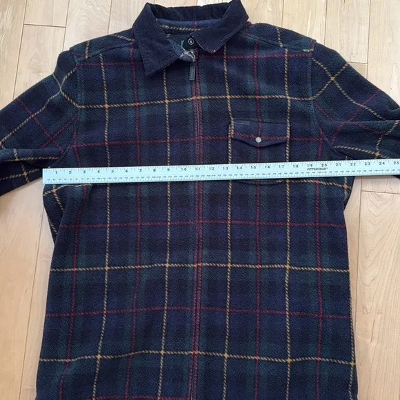 Lauren Ralph Lauren Stylish plaid fleece zip-up jacket with a classic design.