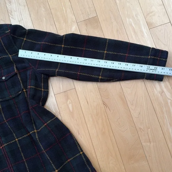 Lauren Ralph Lauren Stylish plaid fleece zip-up jacket with a classic design.