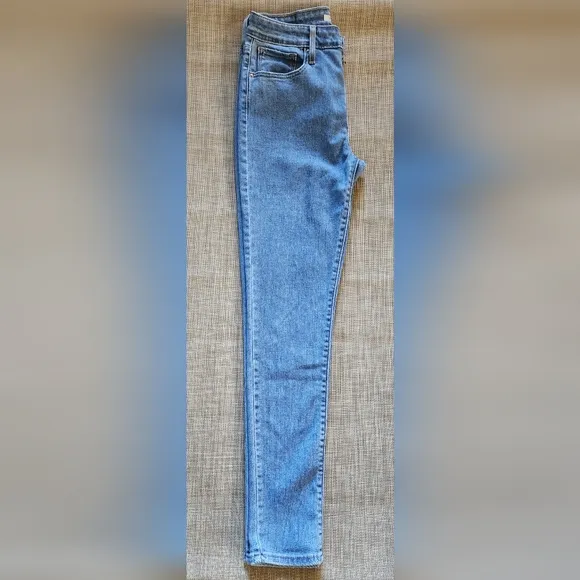 Levi's 721 High Rise Skinny Jeans