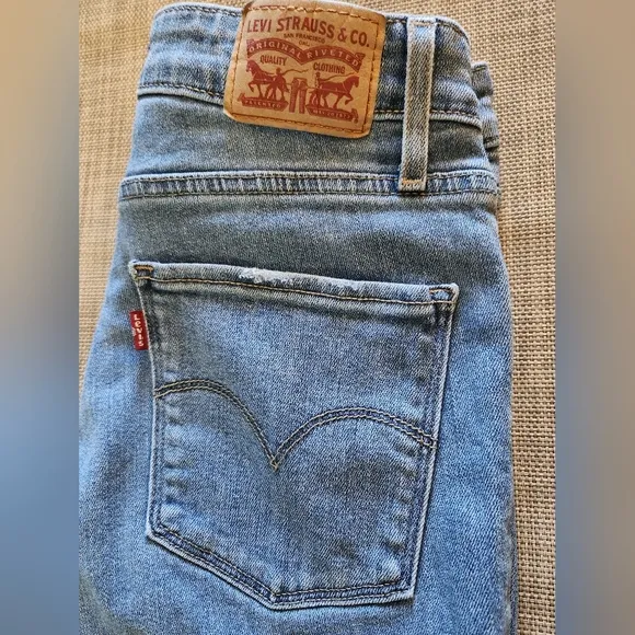Levi's 721 High Rise Skinny Jeans