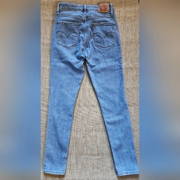 Levi's 721 High Rise Skinny Jeans
