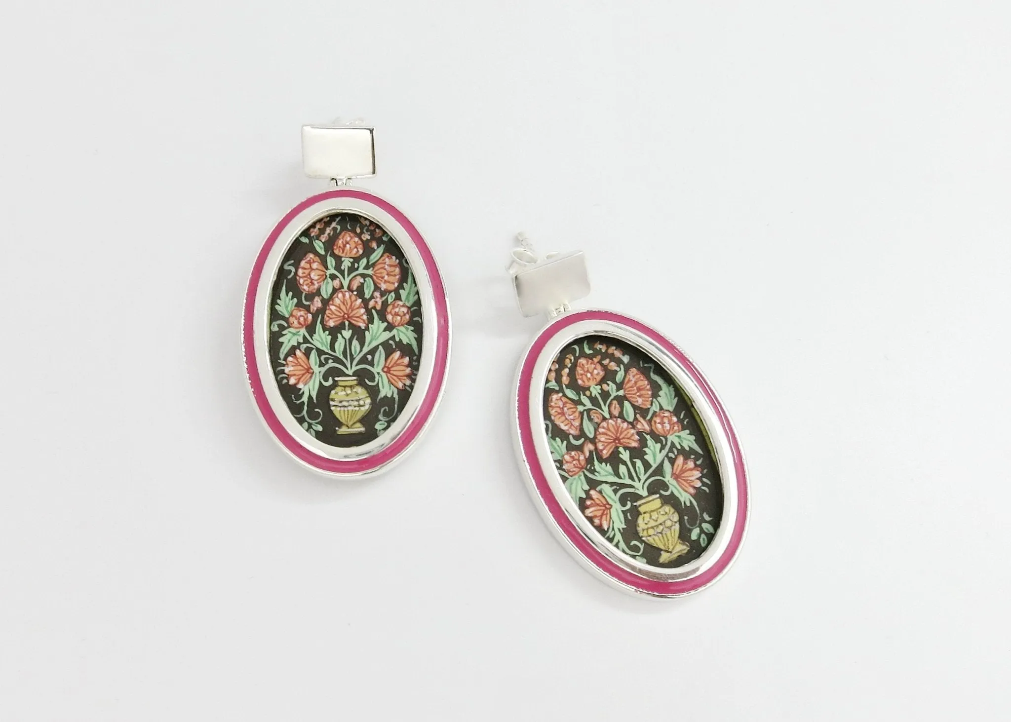 Luxurious, and chic, Mughal 'guldan' (vase) oval earrings