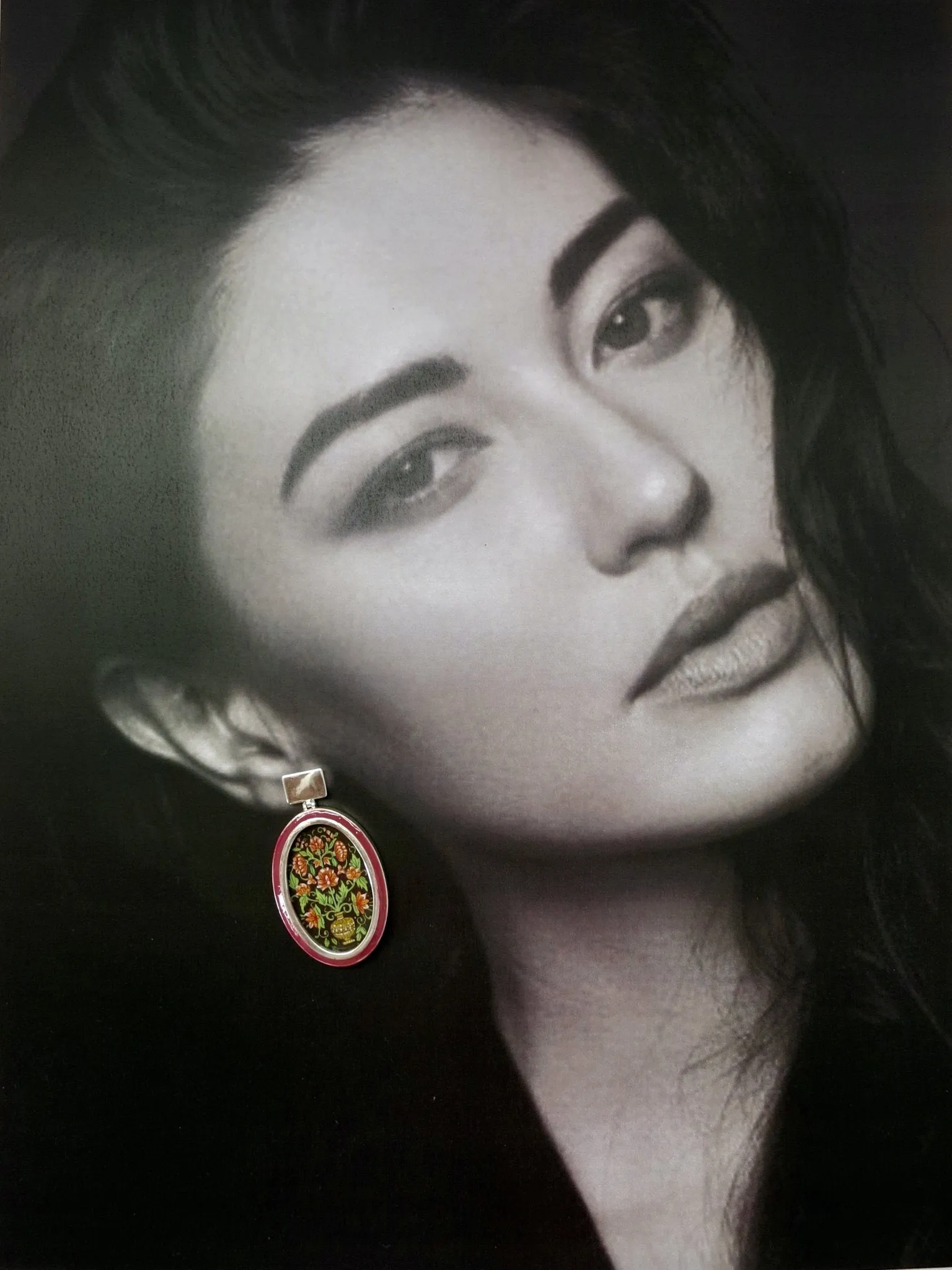 Luxurious, and chic, Mughal 'guldan' (vase) oval earrings