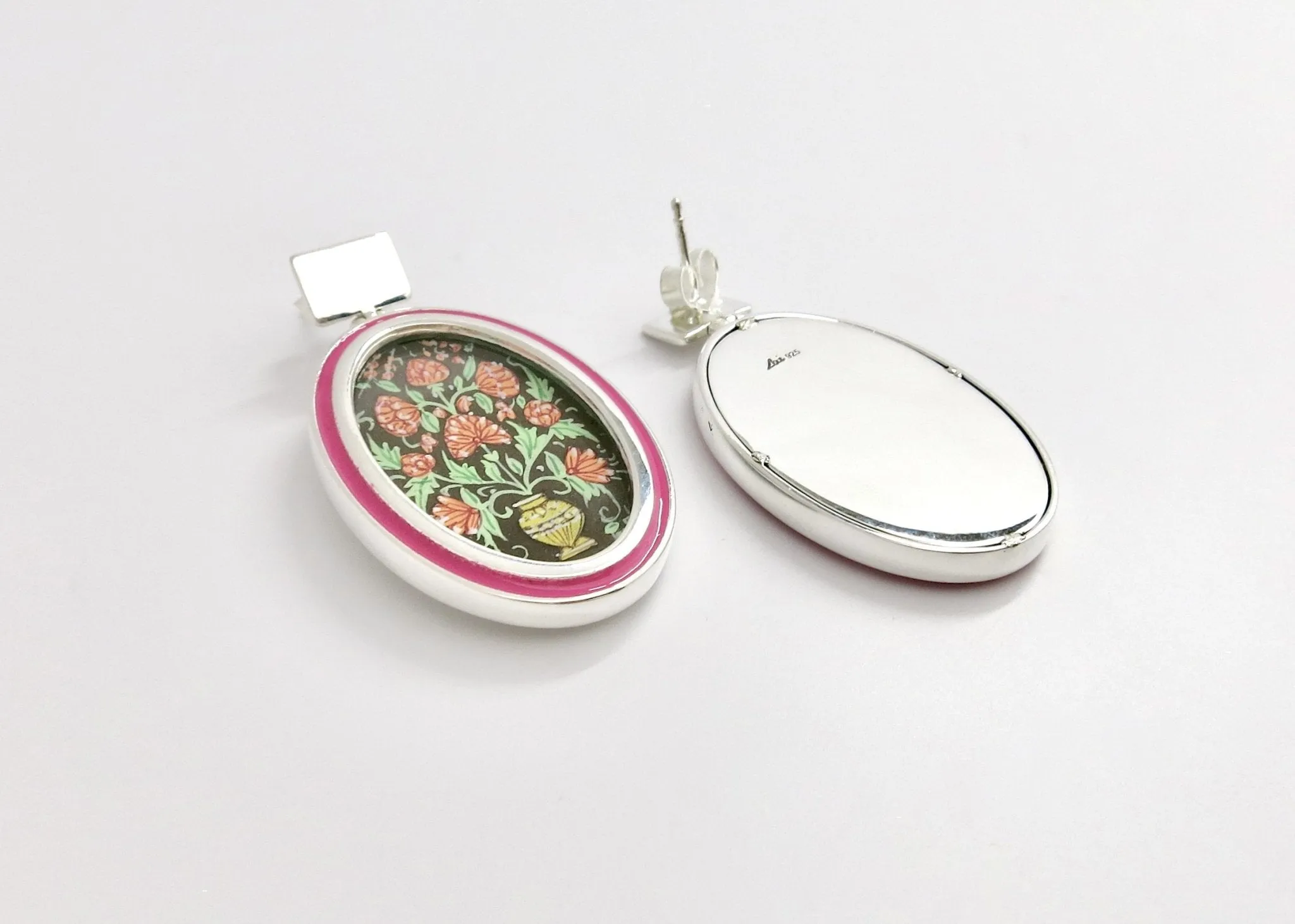 Luxurious, and chic, Mughal 'guldan' (vase) oval earrings