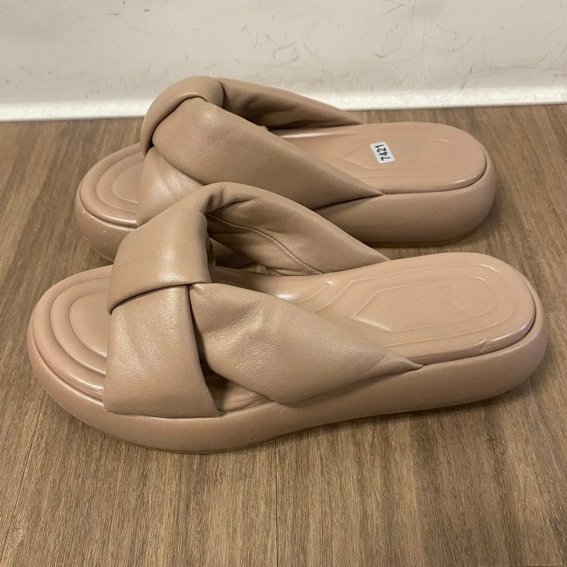 Marc Fisher Nude Leather Soft Strap Sandals Sz 7.5