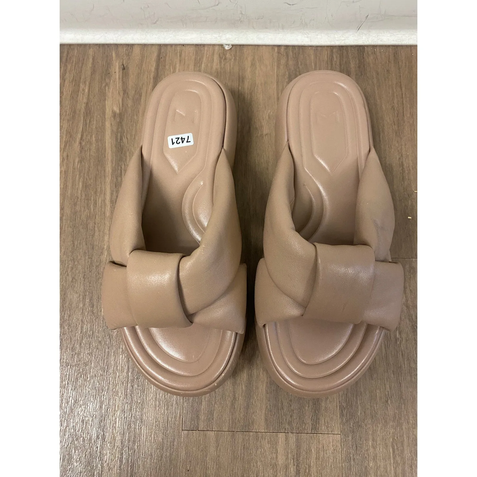 Marc Fisher Nude Leather Soft Strap Sandals Sz 7.5