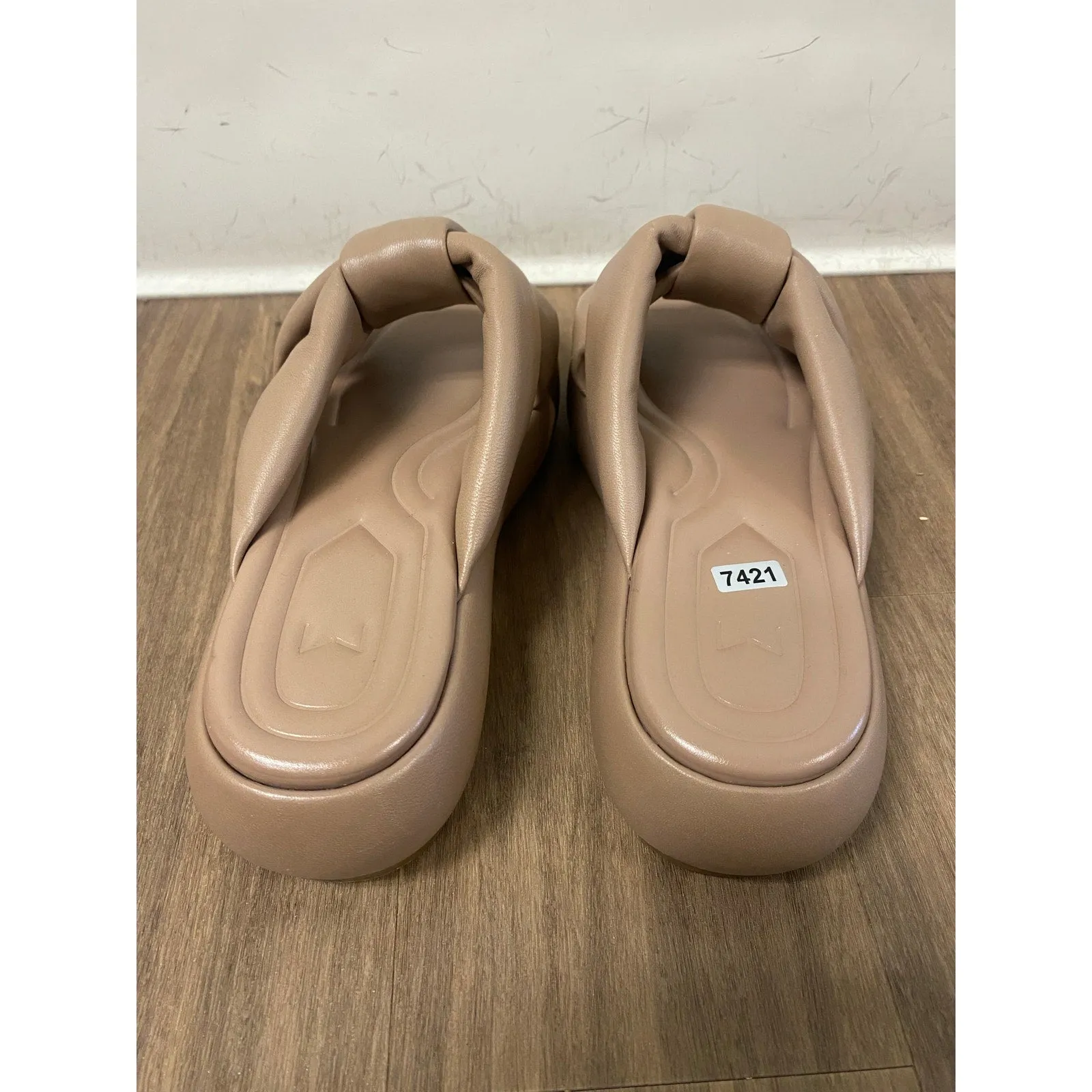 Marc Fisher Nude Leather Soft Strap Sandals Sz 7.5
