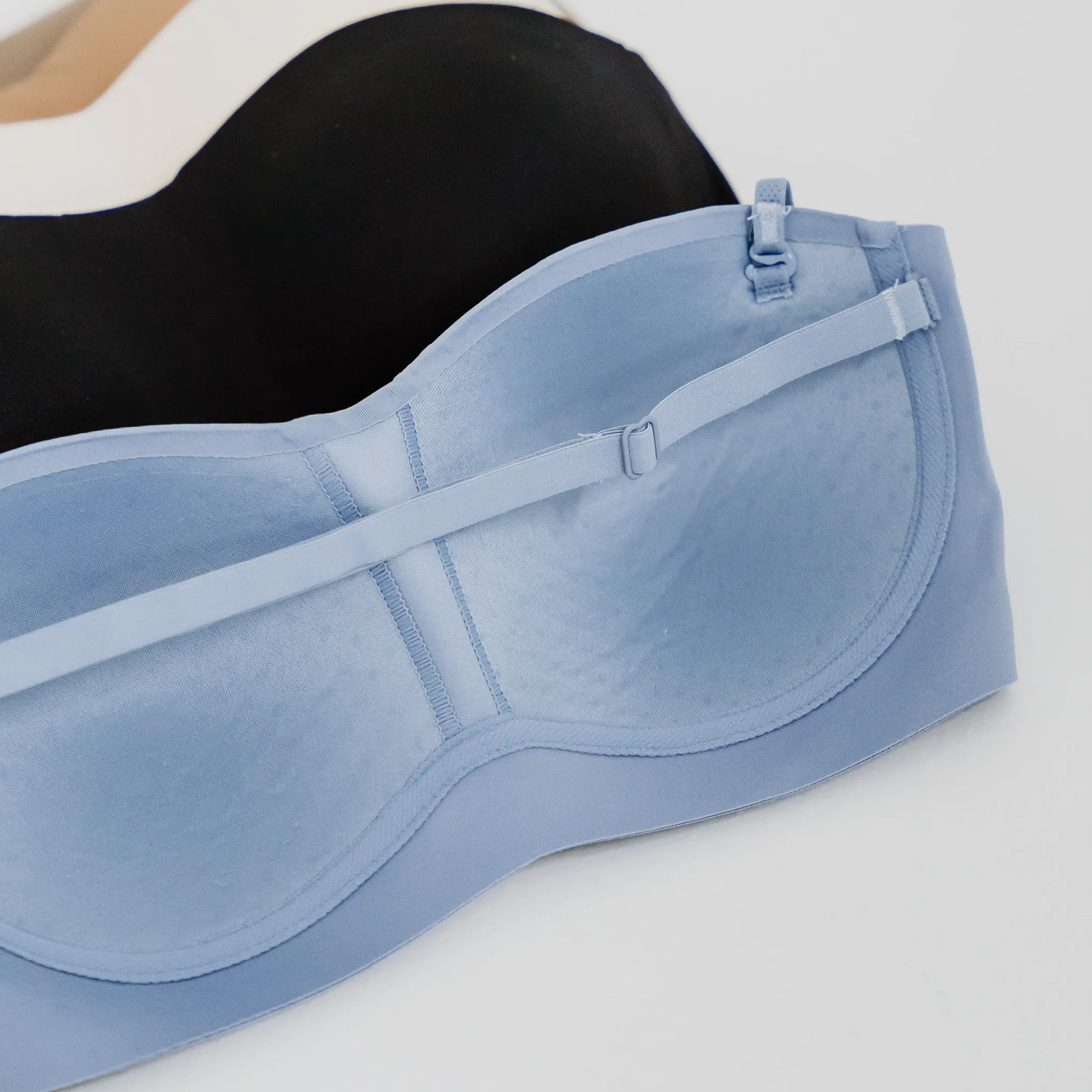 Minimalist Chic! Lightly-Lined Seamless Strapless Wireless Bra in Berry Frost