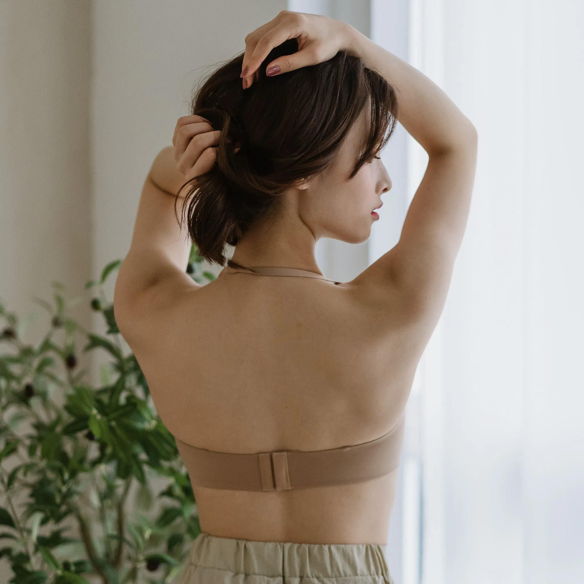 Minimalist Chic! Lightly-Lined Seamless Strapless Wireless Bra in Butter Toast