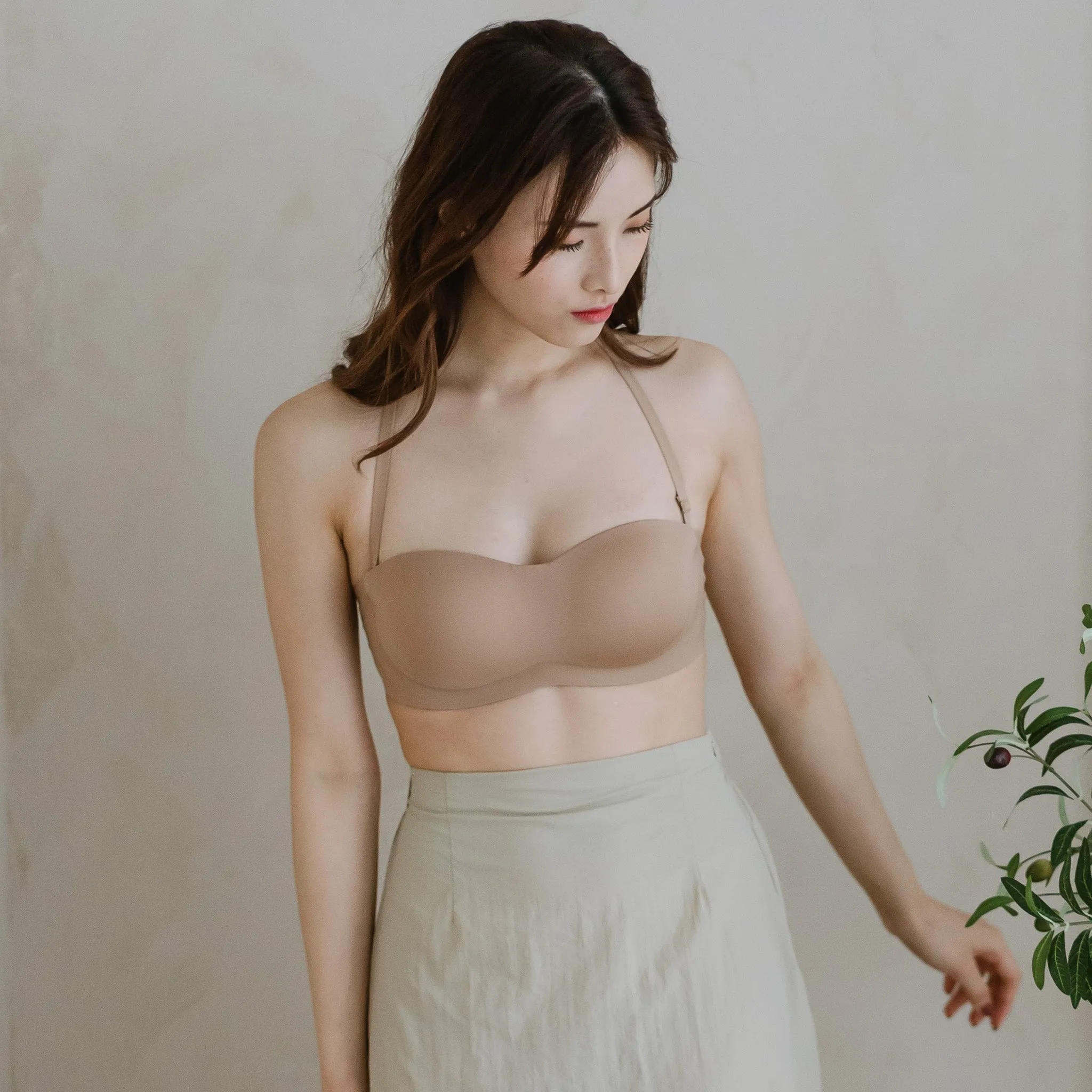 Minimalist Chic! Lightly-Lined Seamless Strapless Wireless Bra in Butter Toast