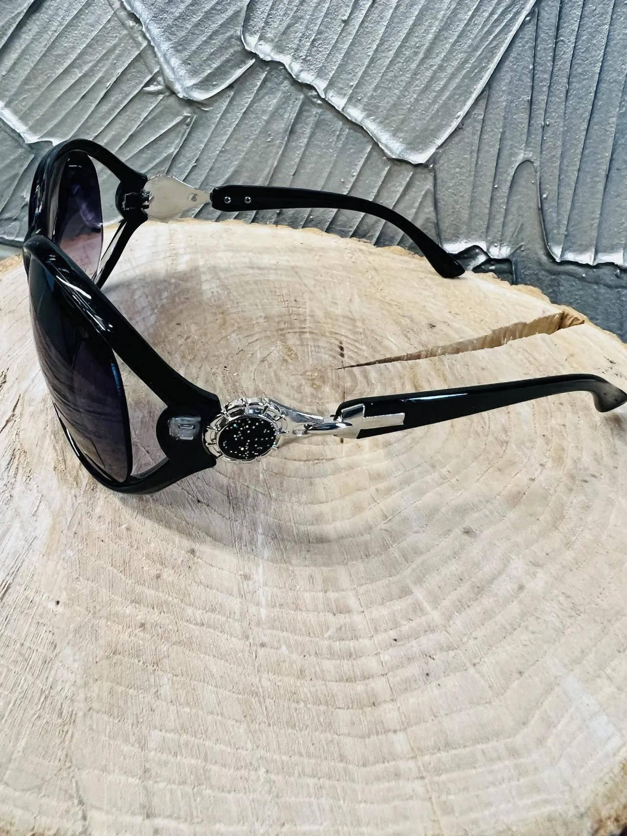 NEW Designer Rep. Sunglasses, 400 UV Protection! Stylish Black With Purple Gradient Lenses! 823727
