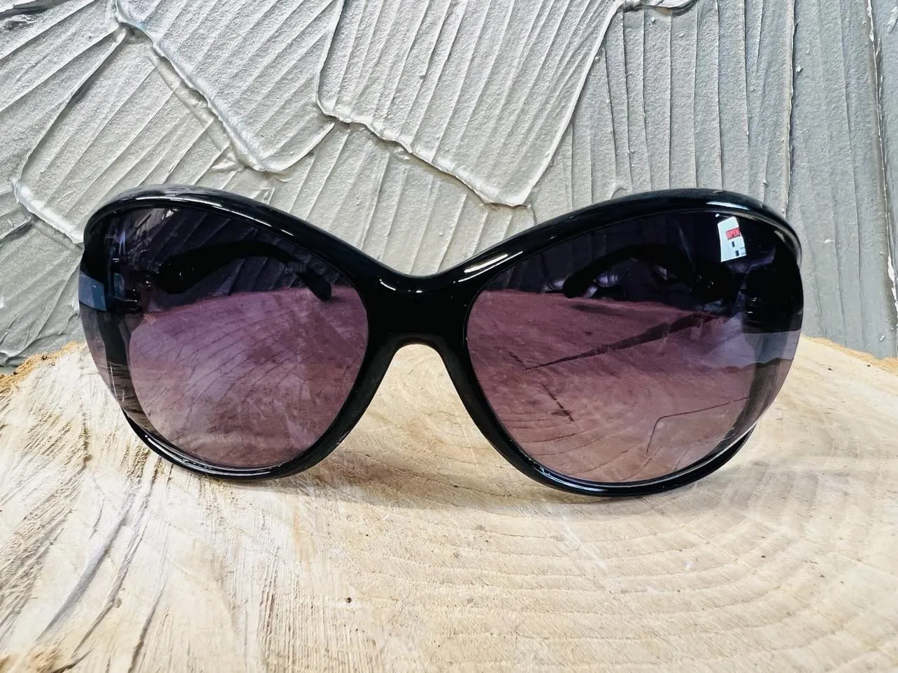 NEW Designer Rep. Sunglasses, 400 UV Protection! Stylish Black With Purple Gradient Lenses! 823727