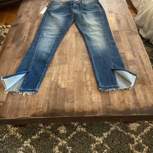 NWT Parker Smith fabulous distressed jeans. So great and classy.