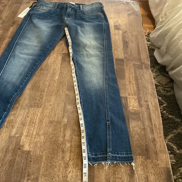 NWT Parker Smith fabulous distressed jeans. So great and classy.