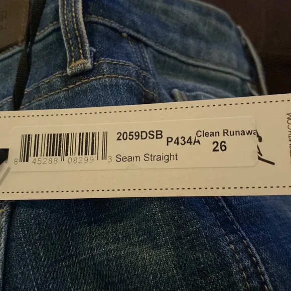 NWT Parker Smith fabulous distressed jeans. So great and classy.