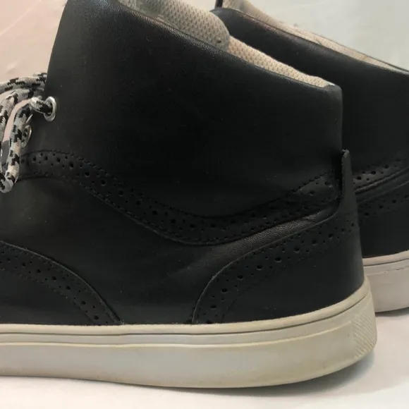 Steve Madden Black Leather High Top Sneakers 10.5