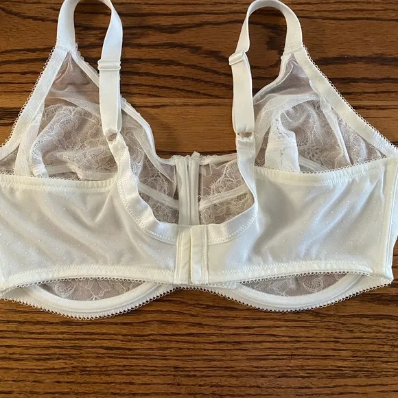 Wacoal Cream Retro Chic Full Figure Lace Underwire B…